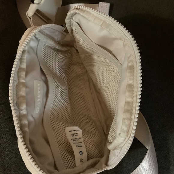 Lululemon Everywhere Bag Crossbody Off White Cream - Picture 14 of 15